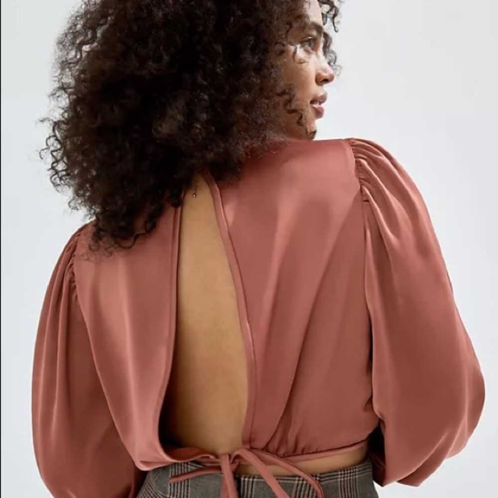 Aritzia Lily Top - Picture 2 of 5